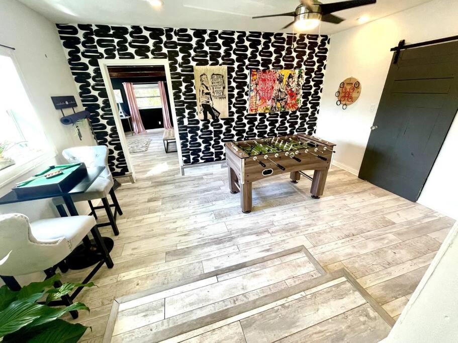 Cozy Sanctuary Minutes From The Bay And Beaches Holiday home Tampa